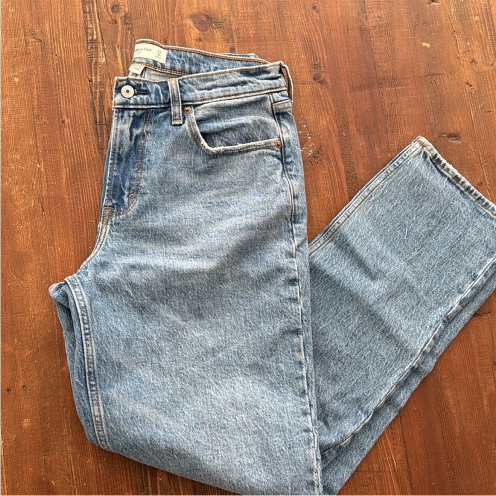 Abercrombie Curve Love Mid-Rise Straight Leg Jeans Size 29